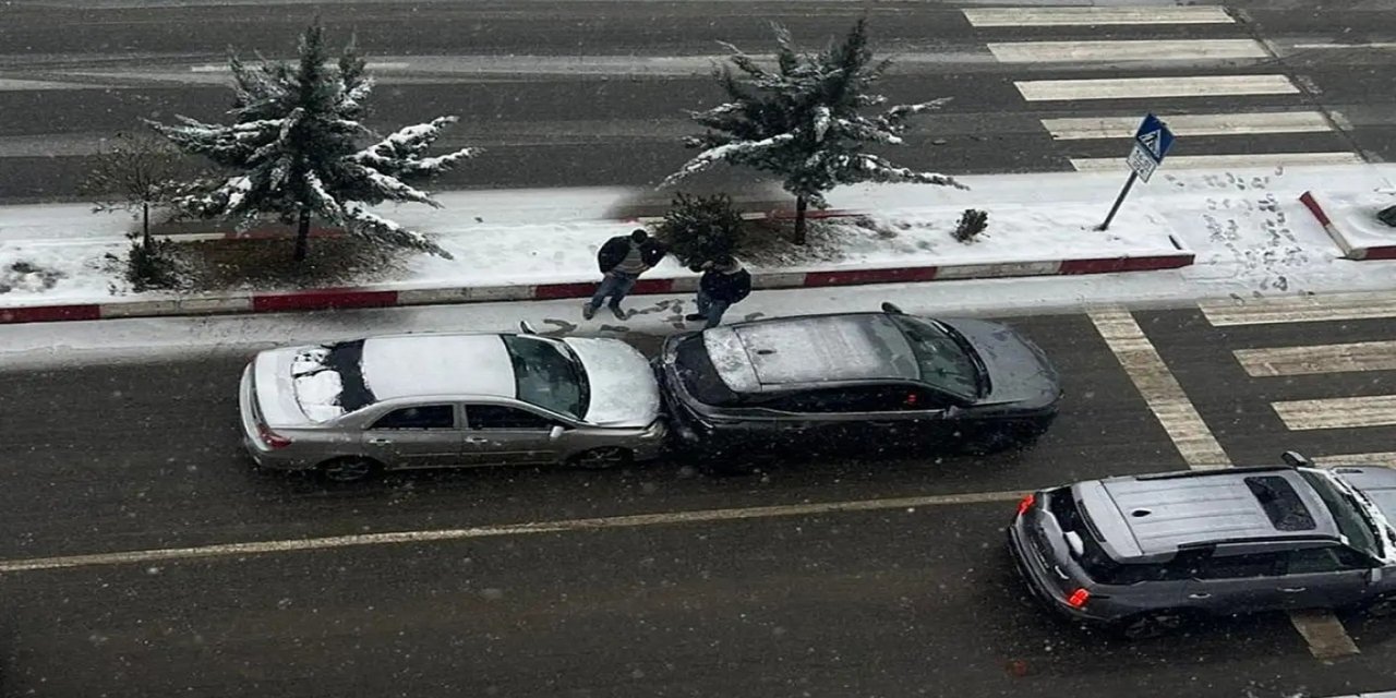 Siirt’te kar yağışıyla birlikte kaza haberleri gelmeye başladı