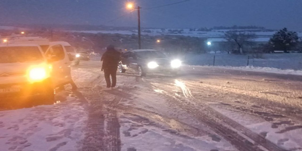 Bursa'nın yüksek kesimlerinde kar yağışı ulaşımı olumsuz etkiledi