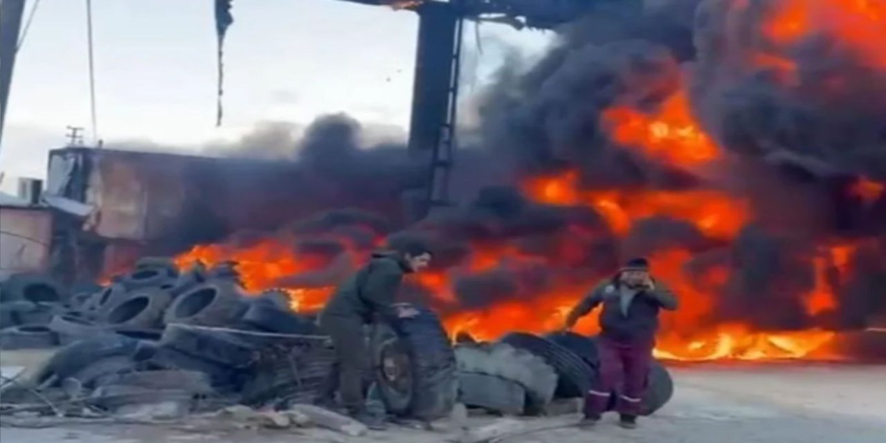 Mersin'de lastik deposunda yangın