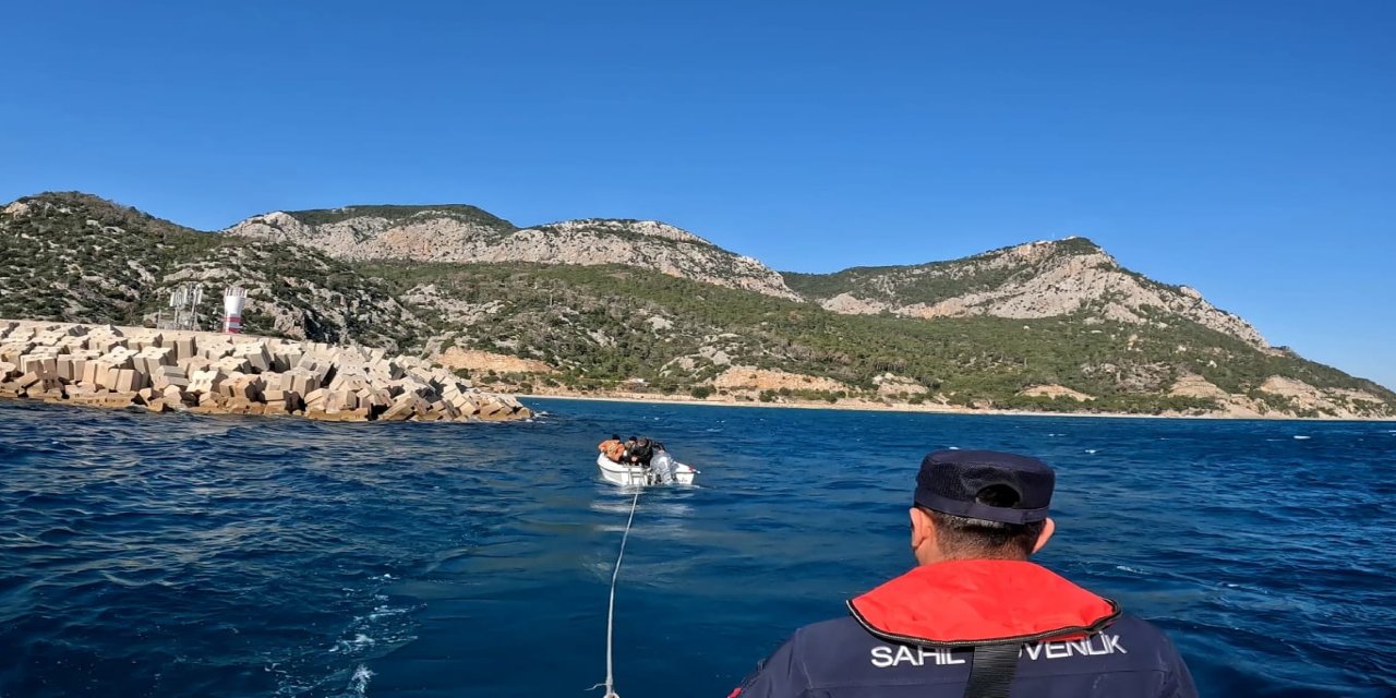 Antalya açıklarında mahsur kalan 3 kişi kurtarıldı