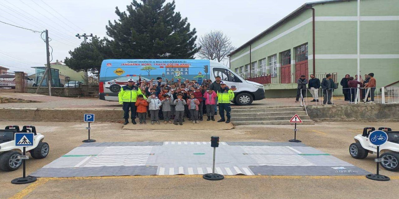 Konya’da öğrenci ve sürücülere trafik güvenliği eğitimi