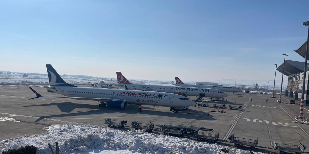 Batman Havalimanı'nda aralıkta 62 bin 812 yolcuya hizmet verildi