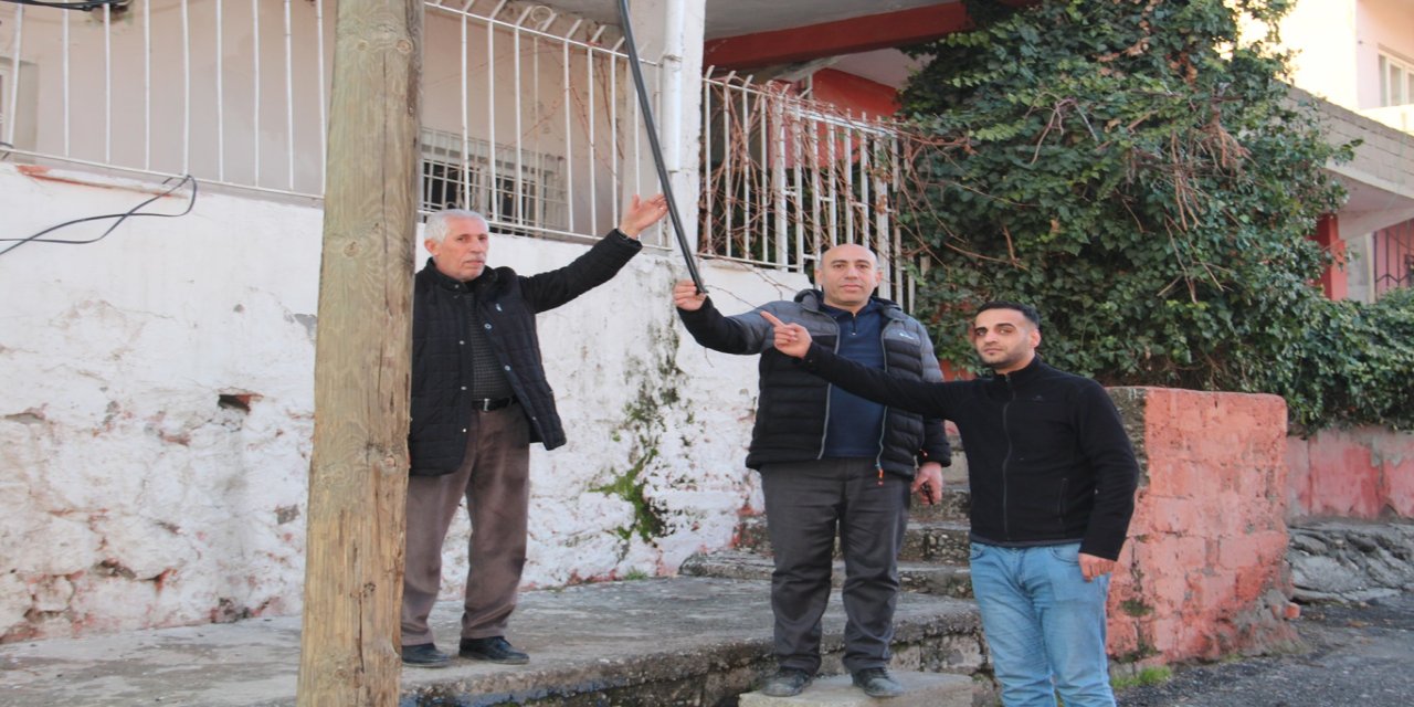 Kablo hırsızlığı mahalleliyi canından bezdirdi: Yüzlerce hane, aylarca internetsiz kalıyor