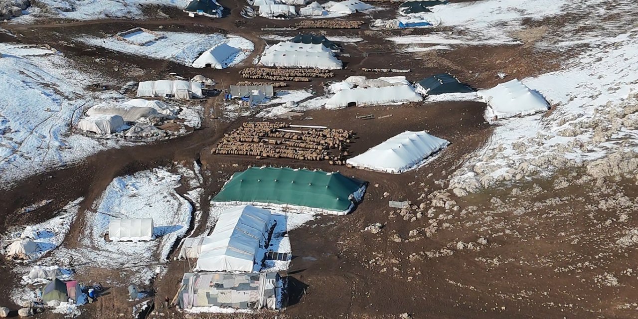 Göçerlerin zorlu kış şartlarındaki yaşam mücadelesi