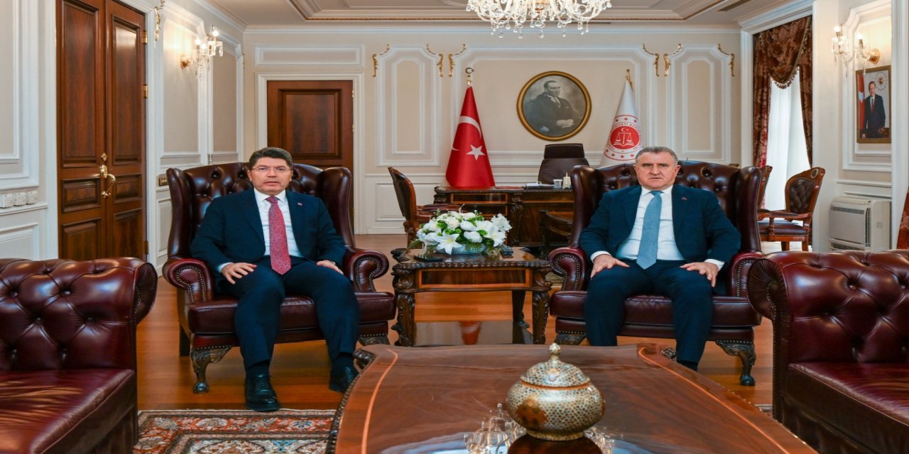Adalet Bakanı Yılmaz Tunç Gençlik ve Spor Bakanı Bak ile bir araya geldi