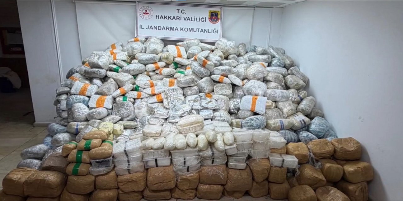 Hakkari'de 860 kilogram uyuşturucu madde ele geçirildi