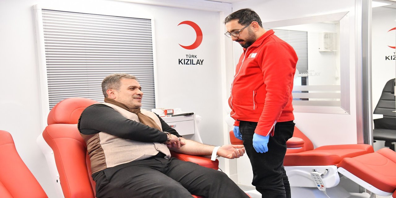 Yeşilyurt Belediyesi personelleri Kızılay'a kan bağışında bulundu