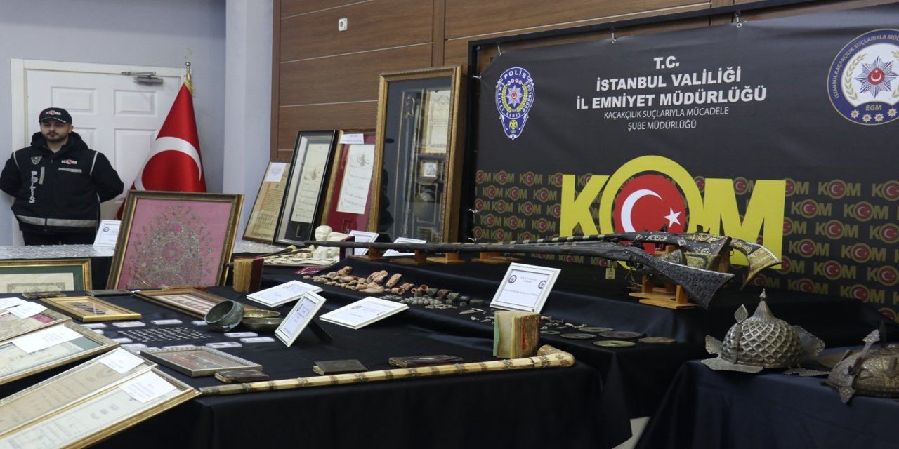 İstanbul'da binlerce sikke ve çeşitli tarihi eserler ele geçirildi