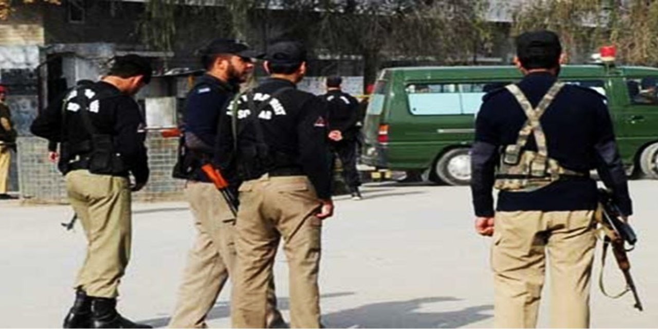 Pakistan'da hırsızlık çetesine baskın: 6 ölü