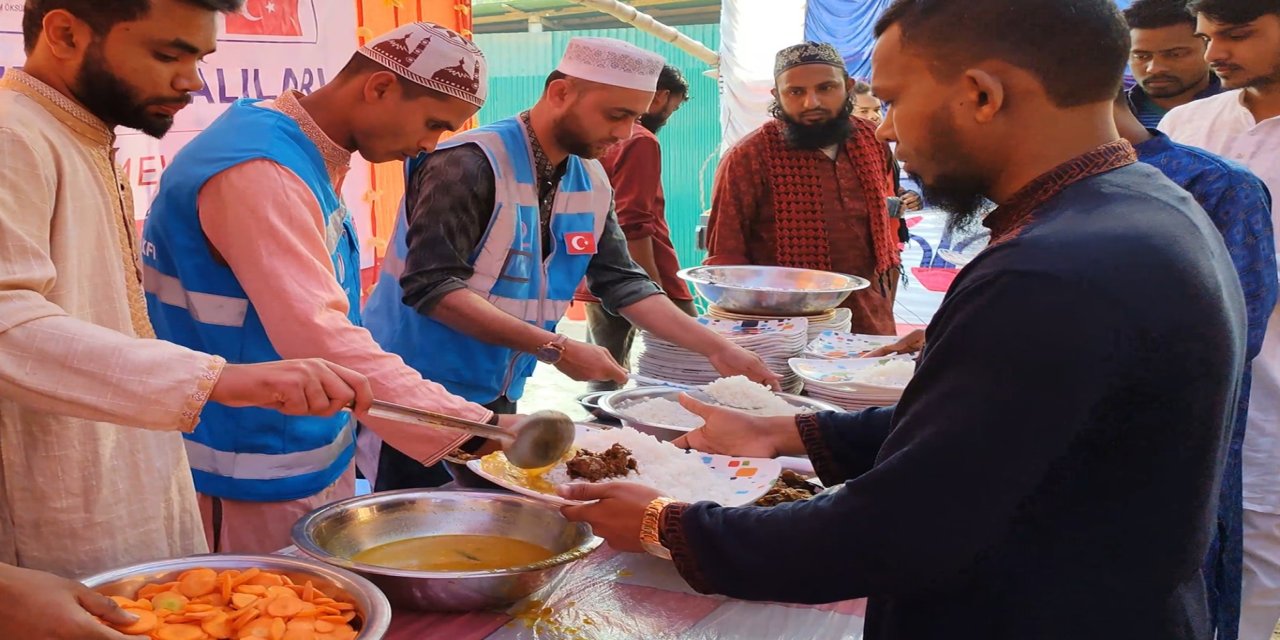Yetimler Vakfı Bangladeş'te sıcak yemek desteğinde bulundu