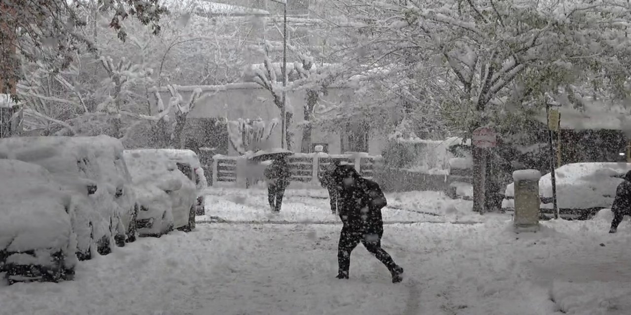 Siirt’te kar nedeniyle eğitime ara verildi, toplu taşıma ücretsiz olacak