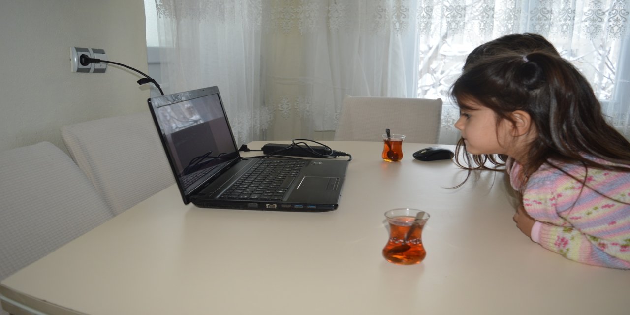 Ayaz: Ekranı çocuklar için bakıcı ya da susturucu olarak kullanmak ciddi olumsuzluklara neden olur