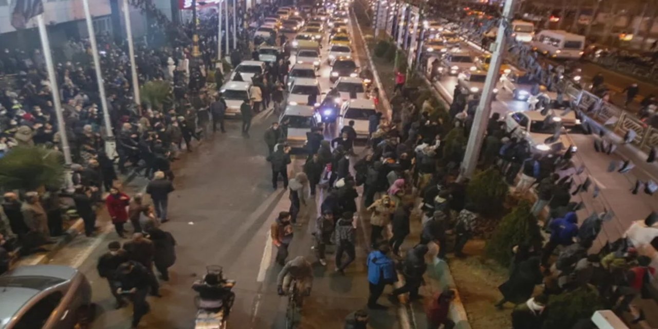 İran Devrim Muhafızları: Protestoları 10 ülkenin istihbaratı alevlendirdi