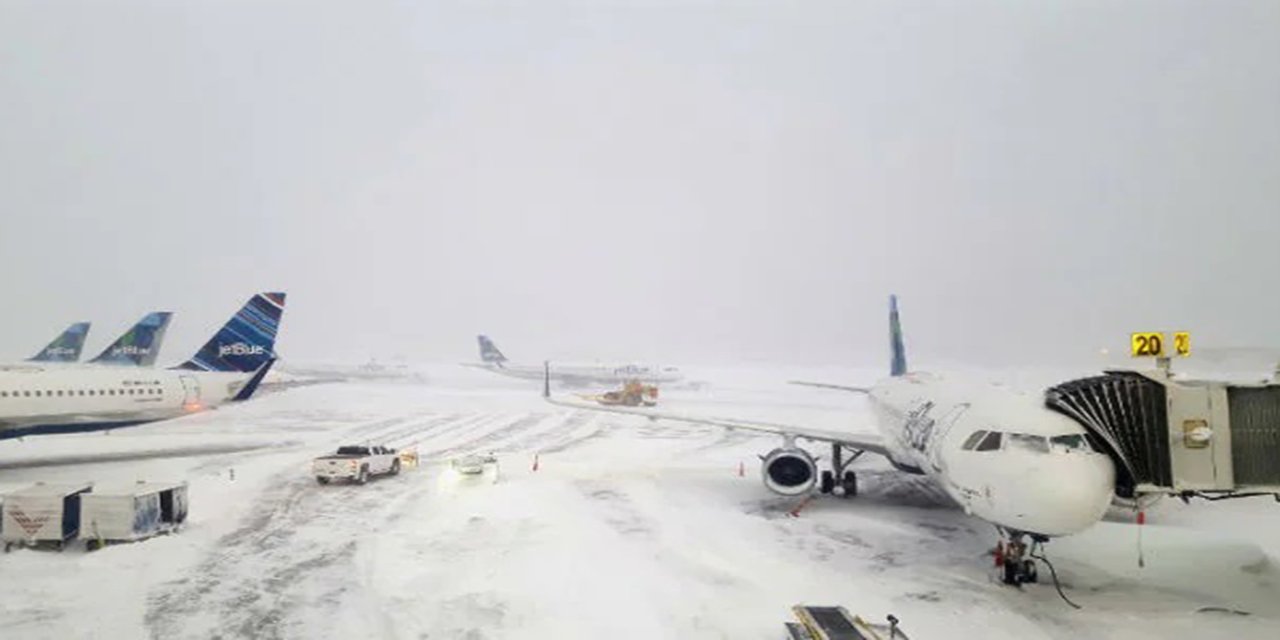 ABD'de etkili olan kar fırtınası hava trafiğini felç etti