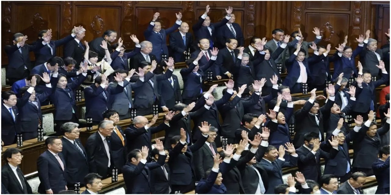 Japonya'da hükümet düştü, ülke erken seçime gidiyor