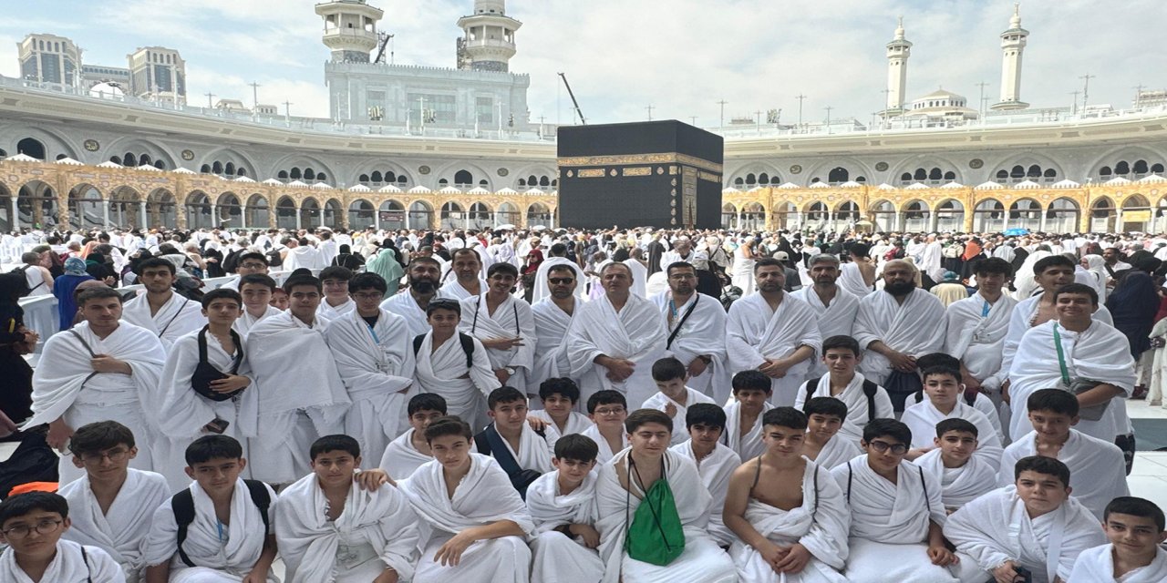 Hafızlara belgeleri umrede takdim edildi