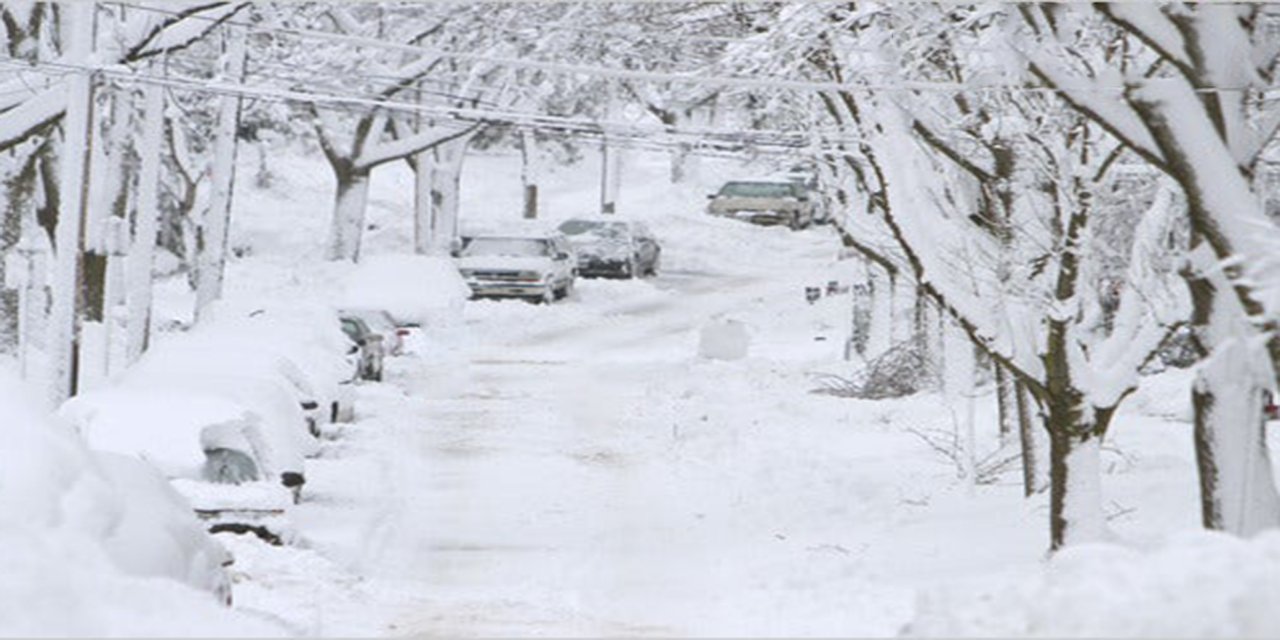 ABD’de yoğun kar yağışı, buz fırtınaları ve dondurucu soğuk alarmı