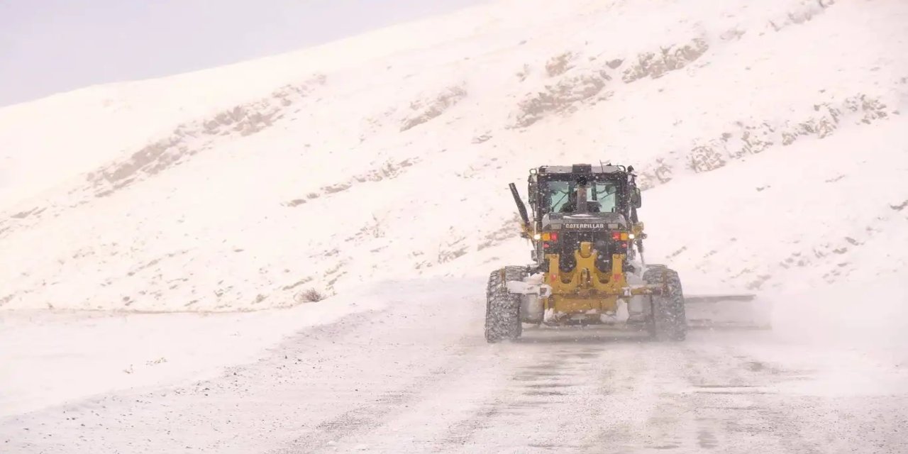 Sivas’ta kar nedeniyle 493 yerleşim yerine ulaşım sağlanamıyor