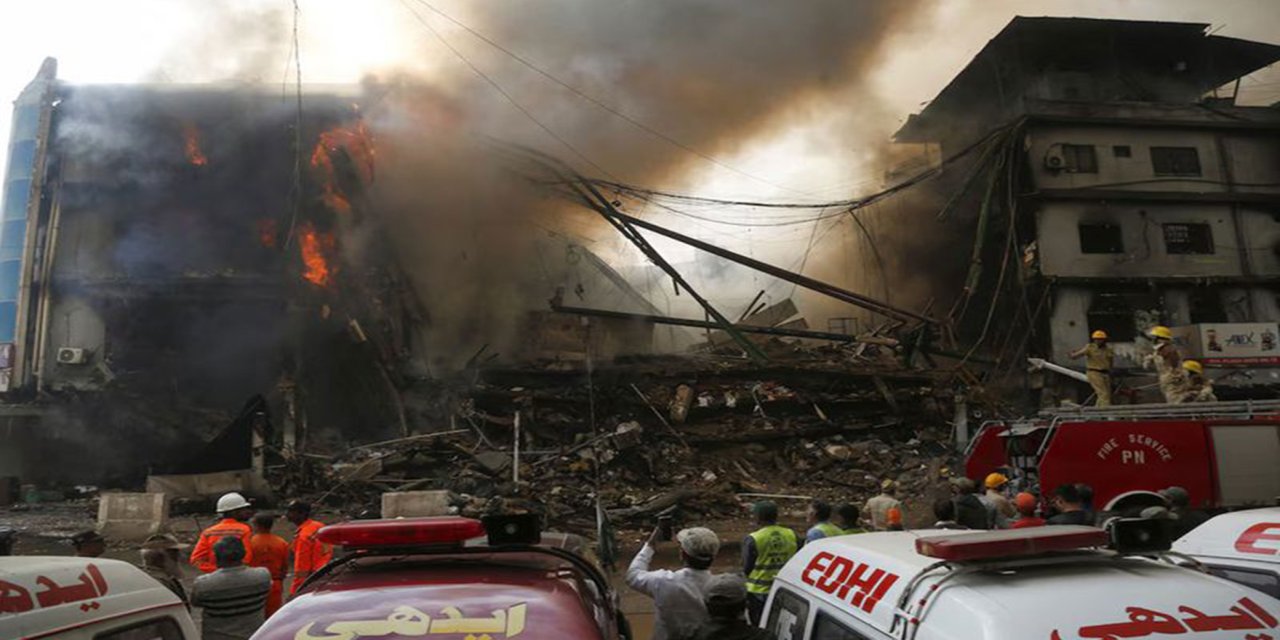 Pakistan’da bir otelde yangın faciası: 3 ölü