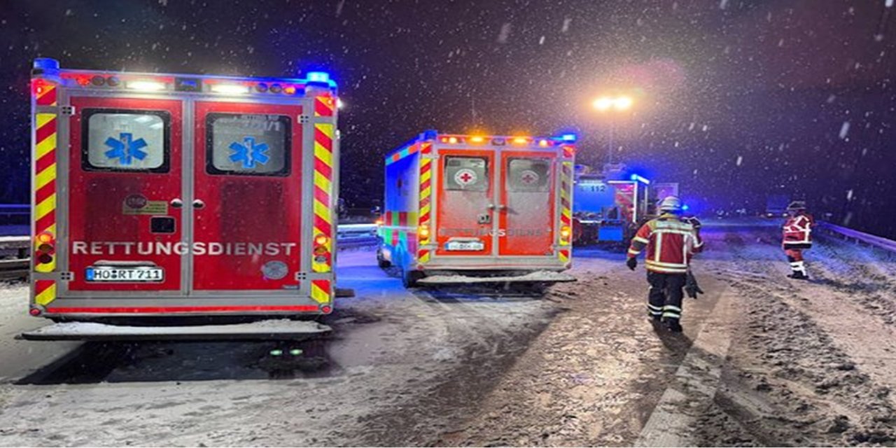 Buzlanma nedeniyle Berlin tramvay seferleri durdu, Almanya genelinde ulaşım aksadı.