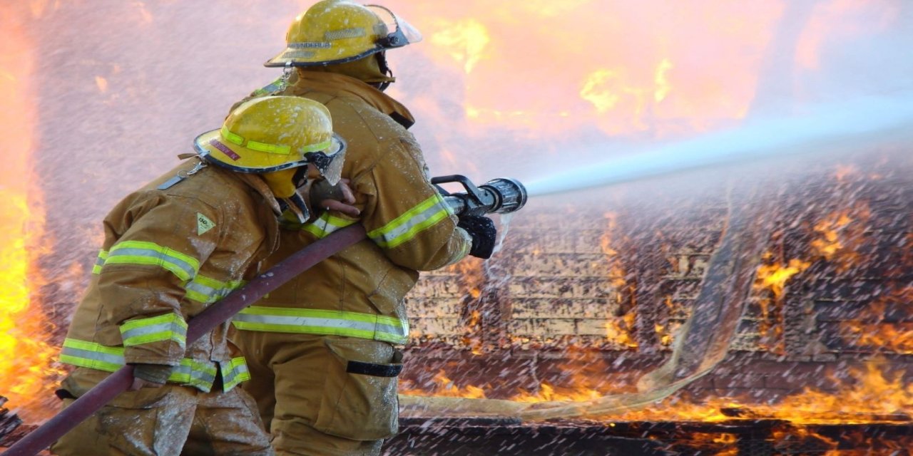 Mersin'de bir evde çıkan yangın korku dolu anlara neden oldu