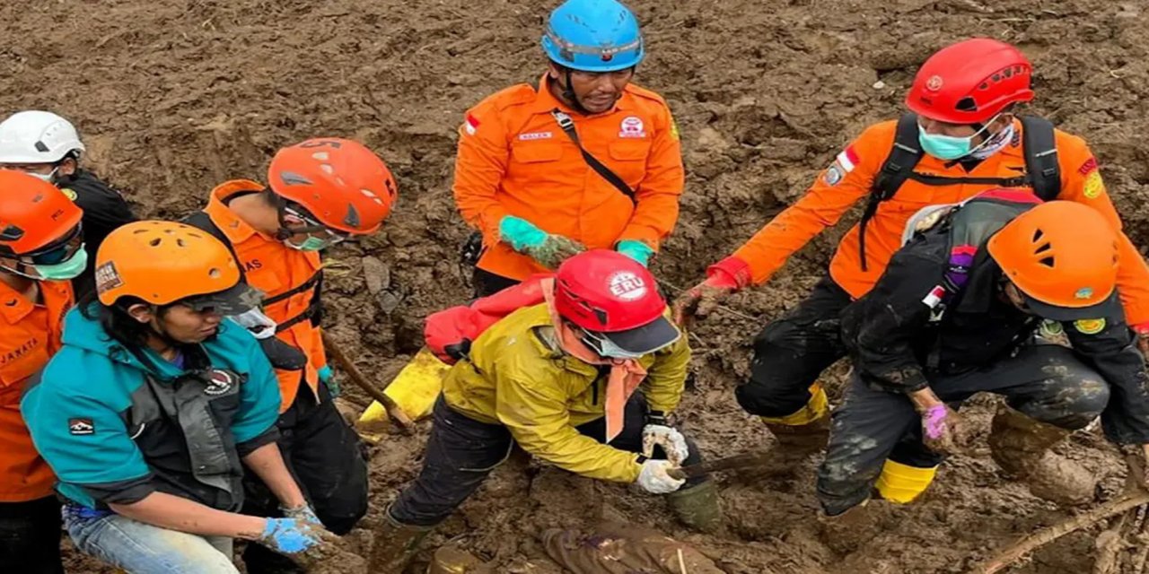 Endonezya'da toprak kayması felaketi: 48 ölü