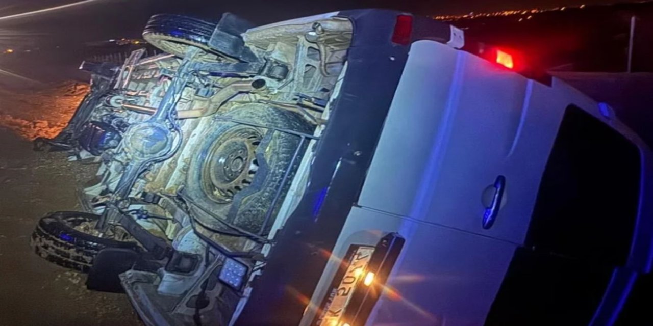 Mersin'de minibüs uçuruma yuvarlandı: 14 yaralı