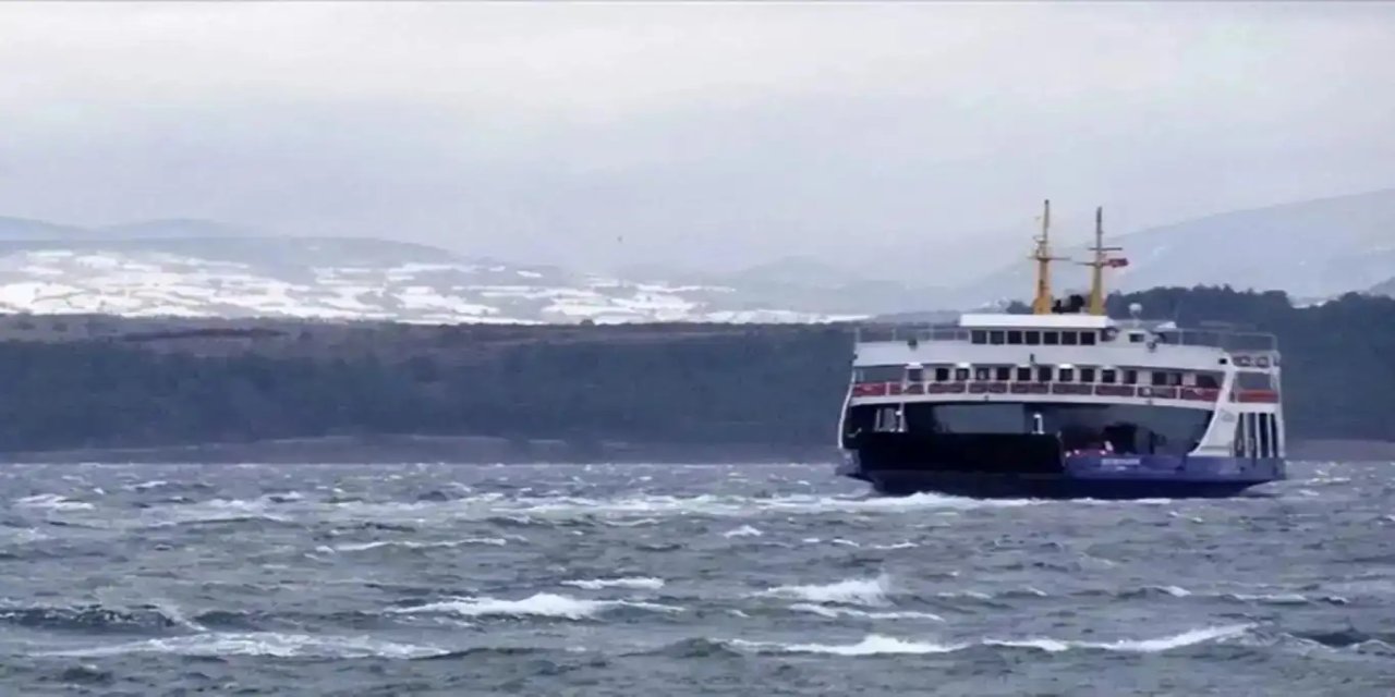 Fırtına nedeniyle Gökçeada ve Bozcaada feribot seferleri iptal edildi