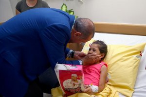 Erdoğan, Gaziantep saldırısında yaralananları ziyaret etti