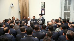 Hamenei: Düşmanların İran'a saldırı gücünü zayıflatma gereğini vurgulaması