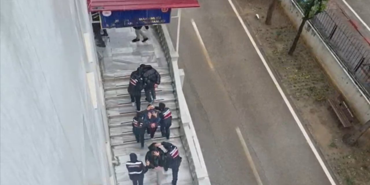 Adana’da Jandarmadan şafak operasyonu: 8 gözaltı