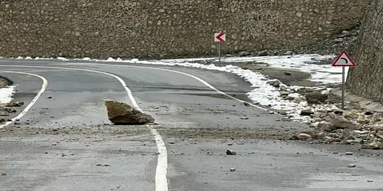 Siirt–Bitlis karayolunda kaya düşmesi tehlikesi