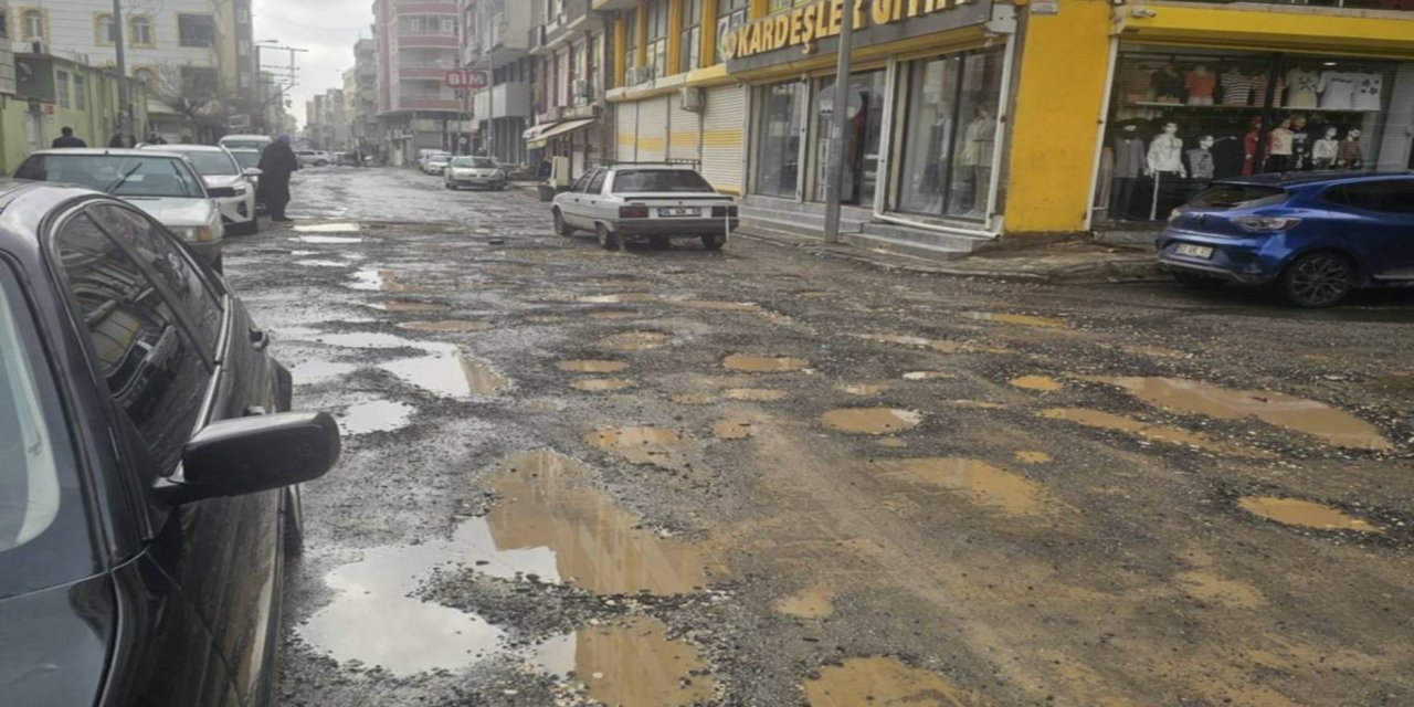 Viranşehir'de bozuk yol tepkisi