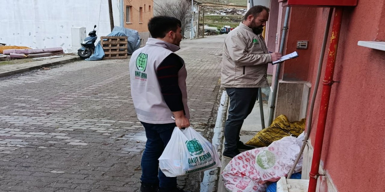 Bozüyük Umut Kervanı’ndan ihtiyaç sahibi alelere gıda yardımı
