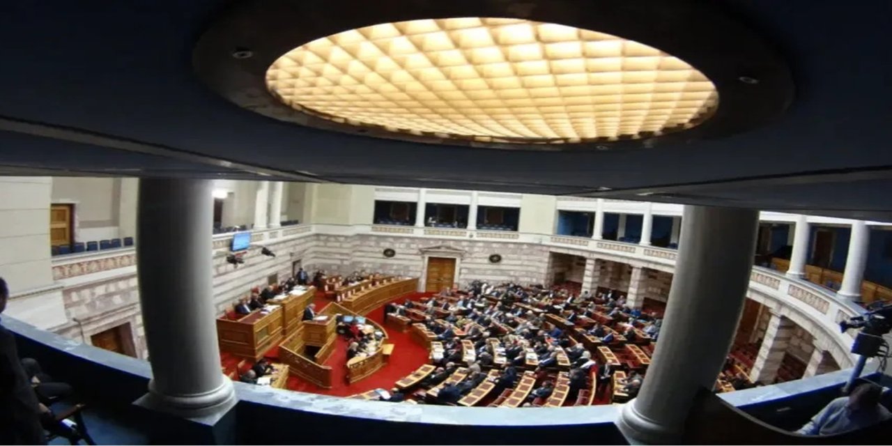 Yunanistan, Anayasayı revize etme sürecini başlattı