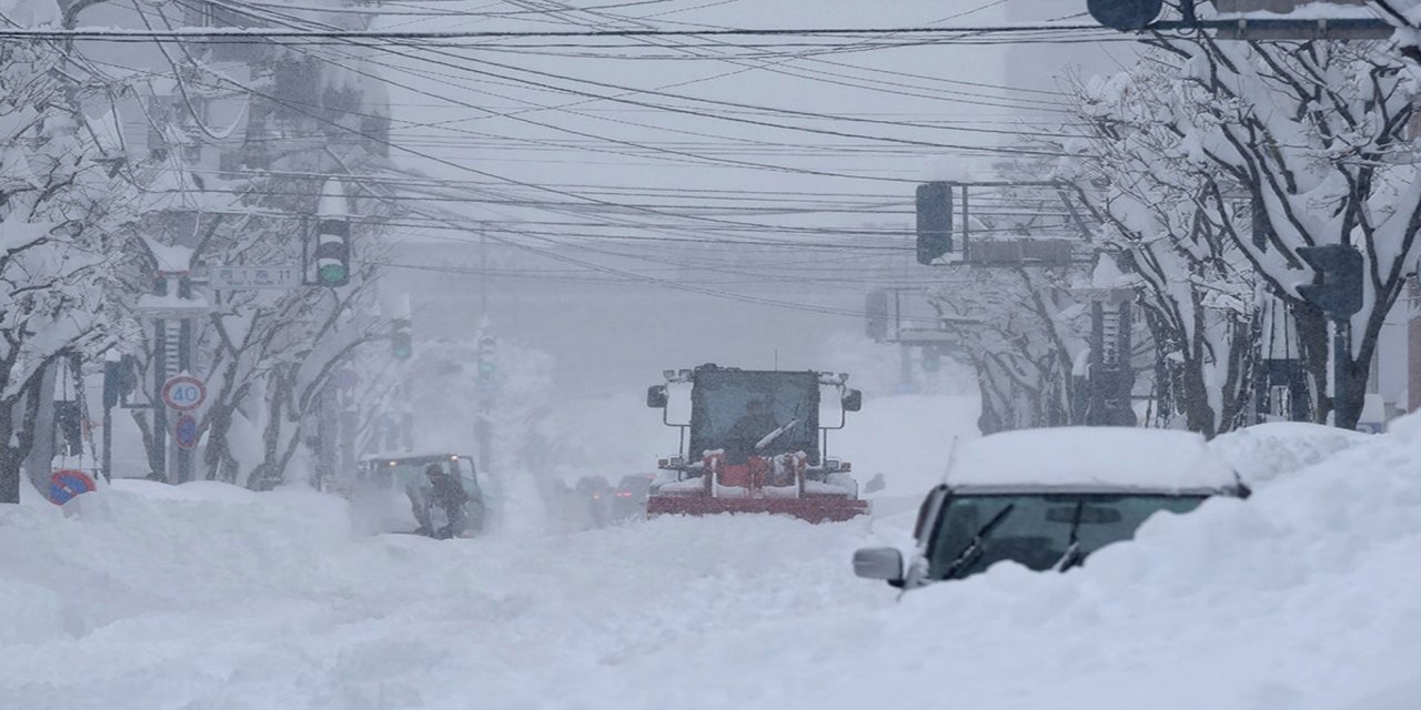 Japonya'da kar felaketi: 27 ölü, 290 yaralı