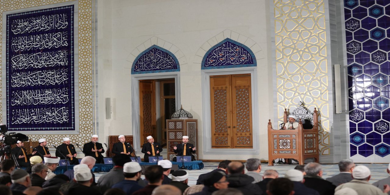 Berat Gecesi Büyük Çamlıca Camii'nde dualarla ihya edildi