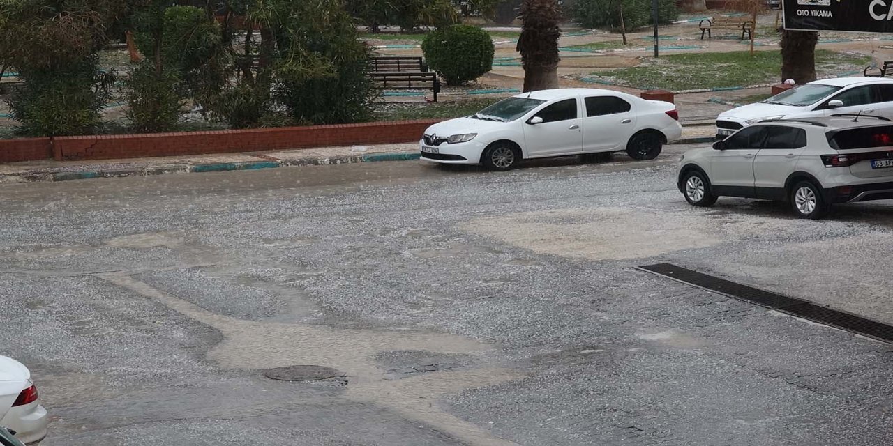 Şanlıurfa’da şiddetli dolu yağışı etkili oldu