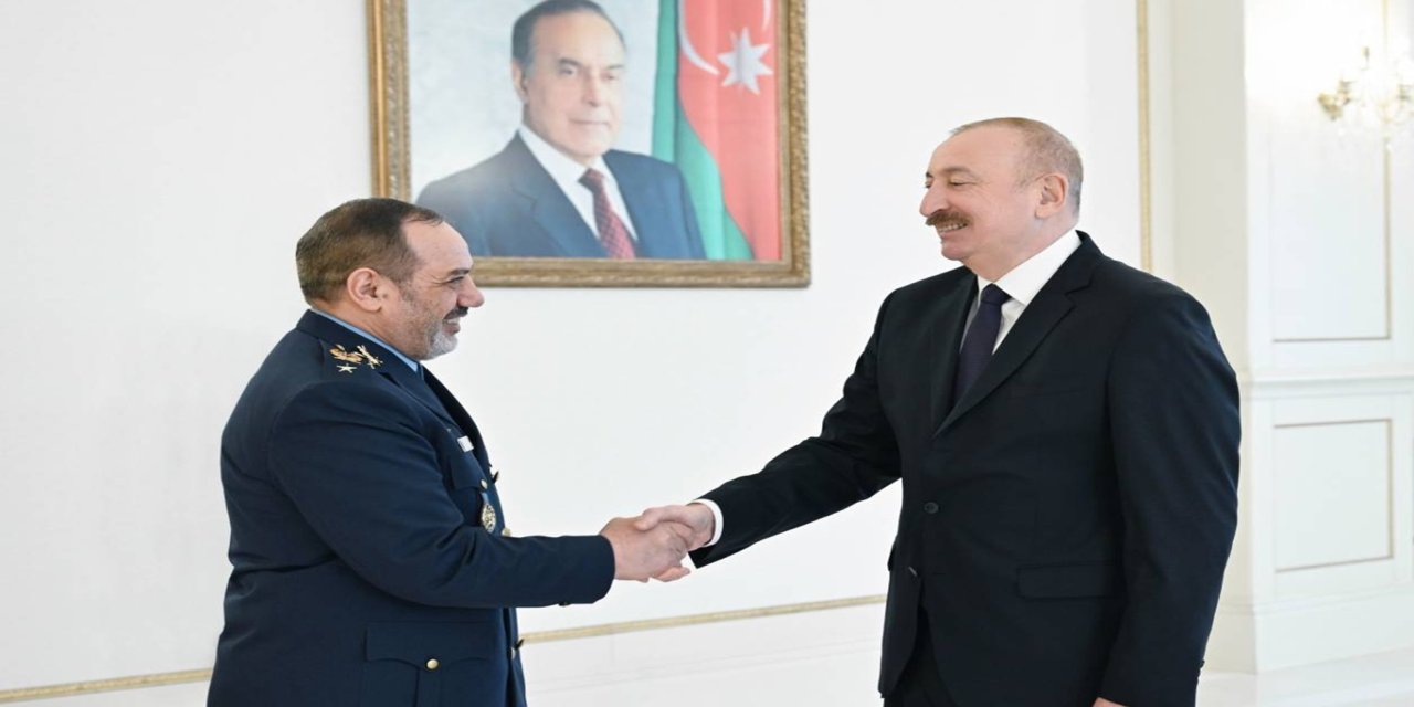 İran Savunma Bakanı güvenlik görüşmeleri için Bakü'yü ziyaret etti