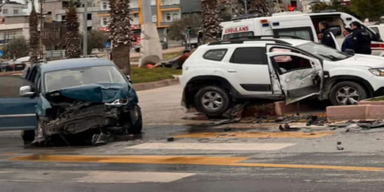 Mersin'de maddi hasarlı trafik kazası