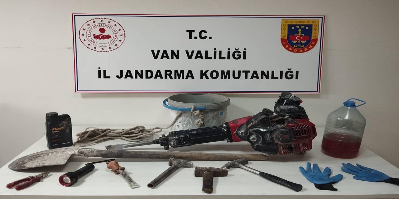 Van’da defineciler suçüstü yakalandı