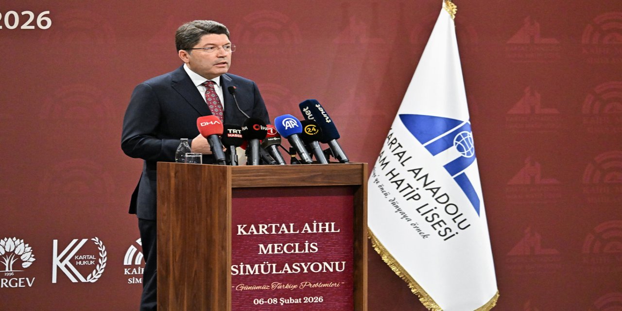 Bakan Tunç gençlerle meclis simülasyonunda buluştu