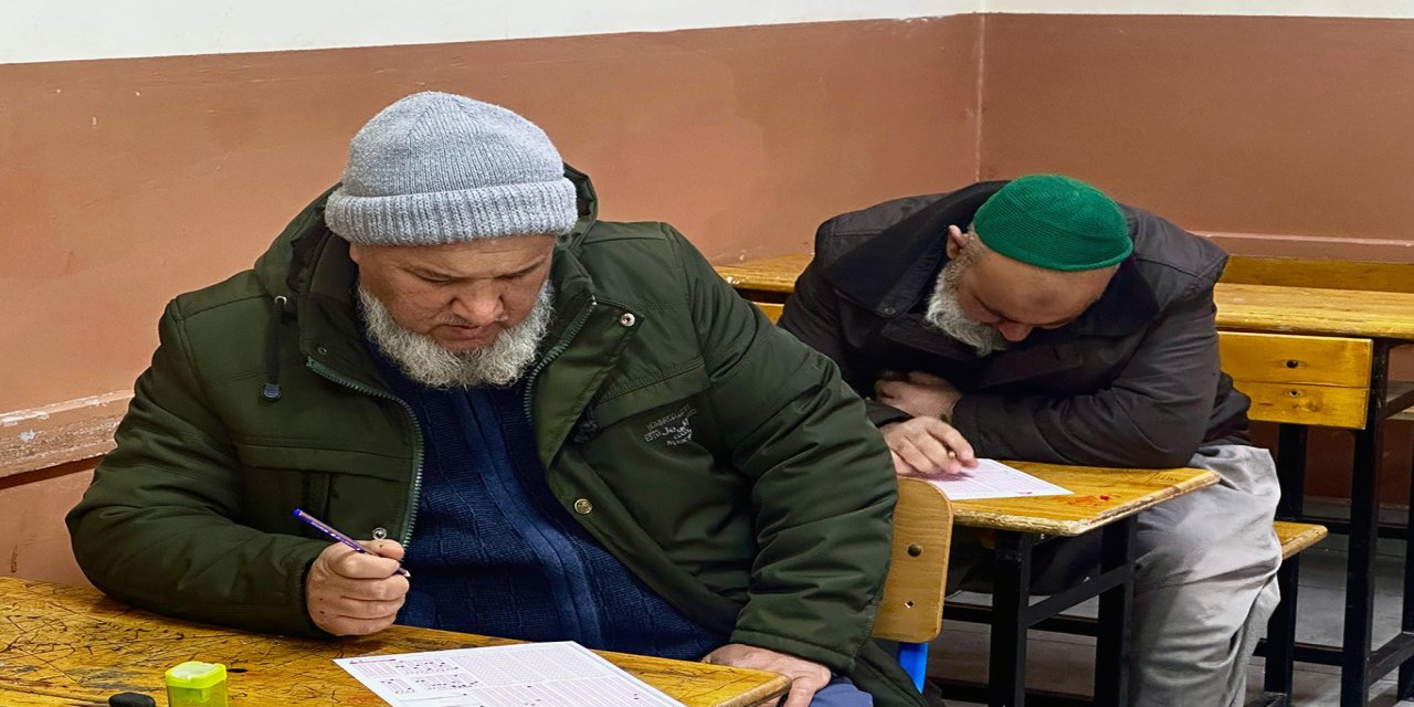 Yetişkin katılımcılardan Siyer Yarışması’na tam not