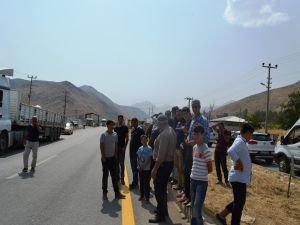 Bitlis'te yol kesen PKK’ya tepki!