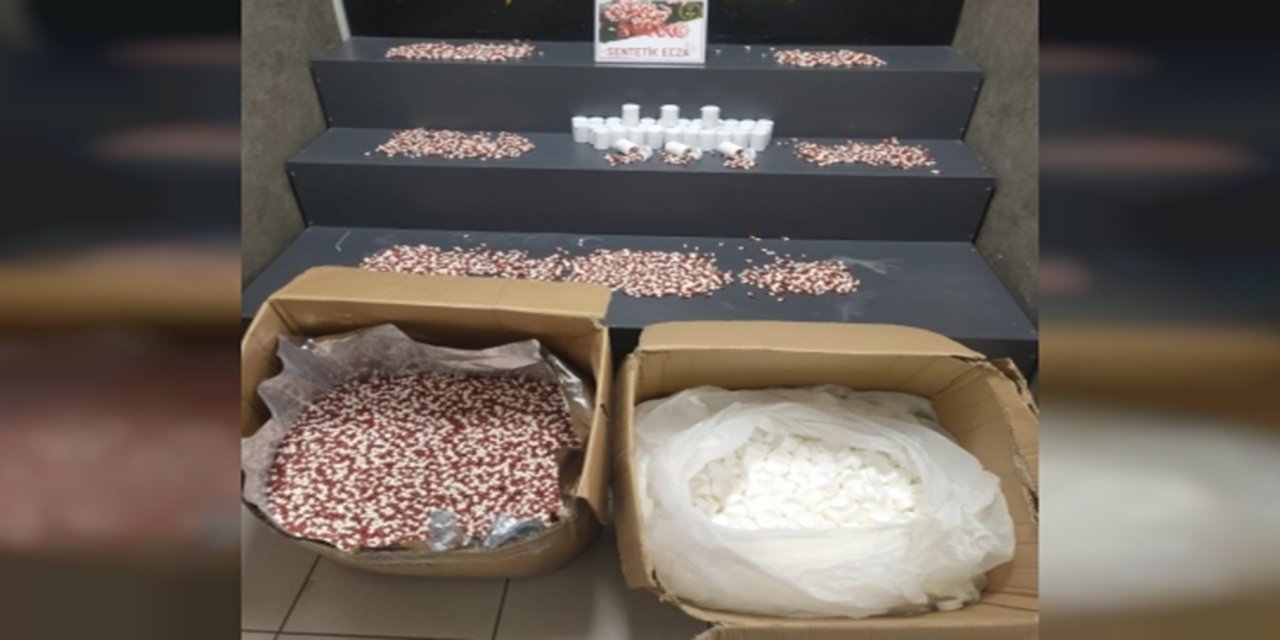 İzmir'de 104 bin sentetik ecza ele geçirildi