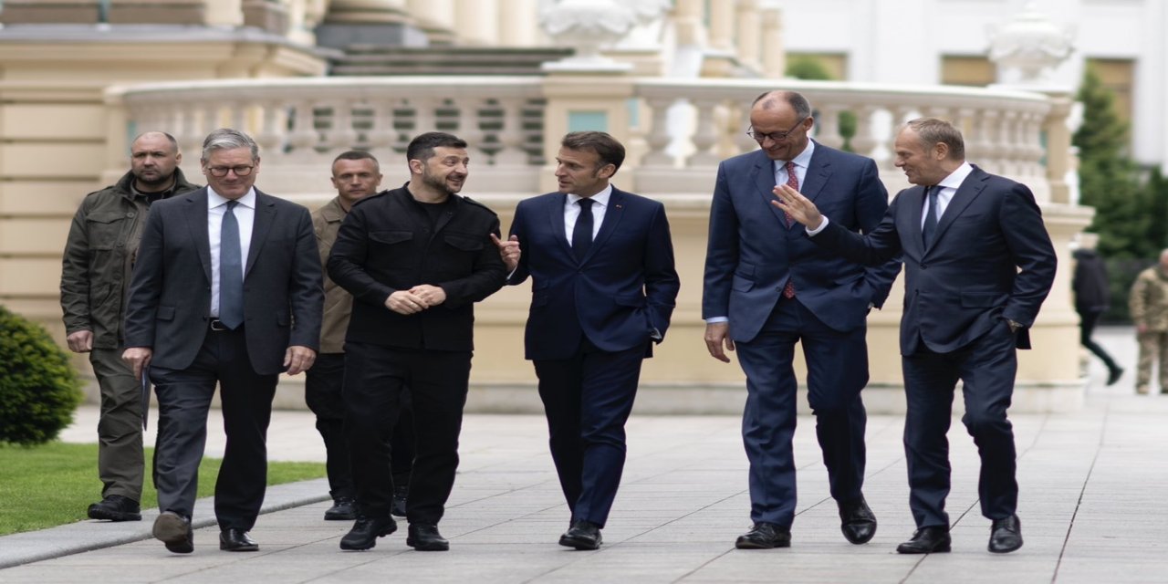 Macron, bazı Avrupa ülkelerinin Rusya ile diyaloğu yeniden başlatmasını önerdi