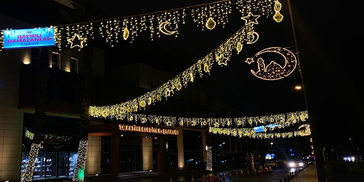 İstanbul'da tarihi mekânlar ve sembol yapılar "Ramazan" temasıyla süslenecek