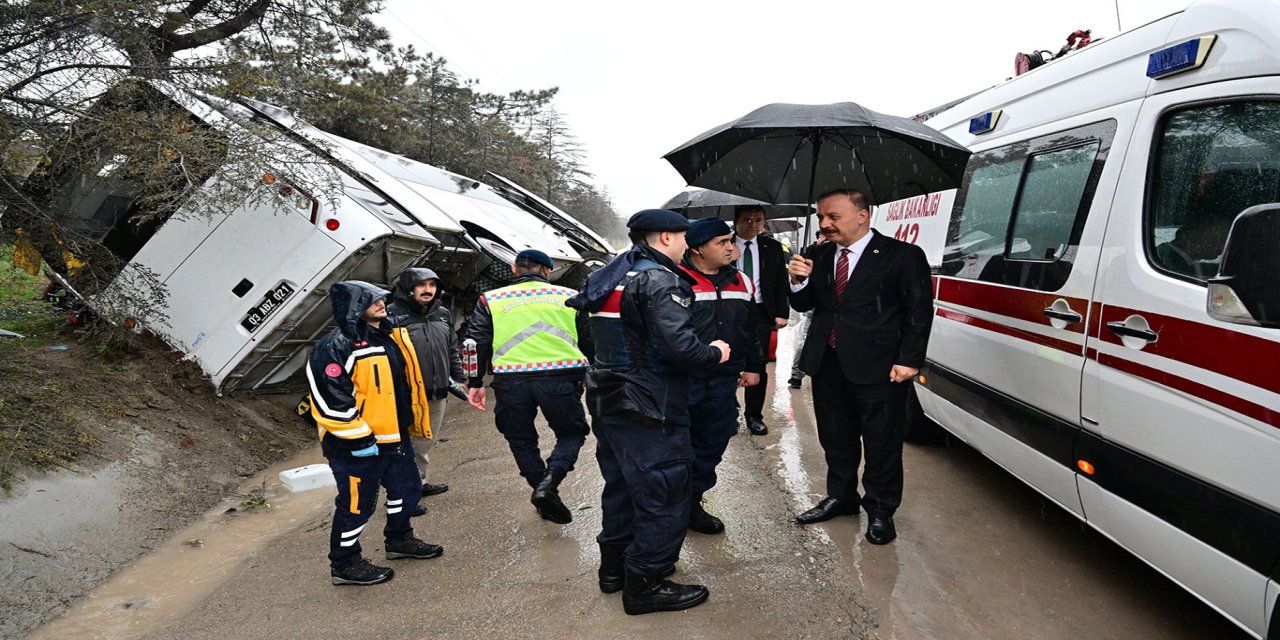 Isparta–Burdur karayolunda cezaevi ring aracı yan yattı 3 jandarma yaralandı