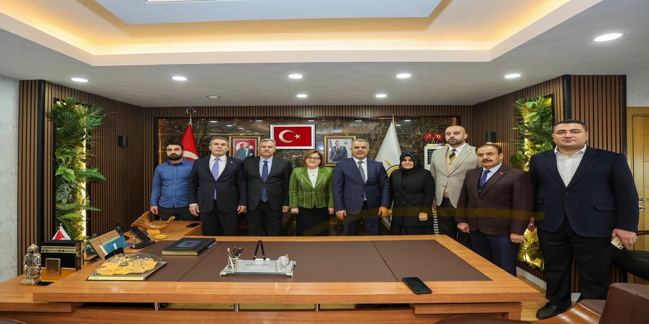 Fatma Şahin’den AK Parti İl Başkanlığı’na Ziyaret