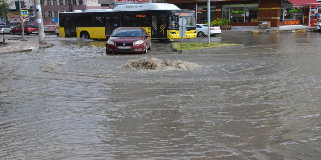 Meteoroloji'den kuvvetli yağış ve fırtına uyarısı